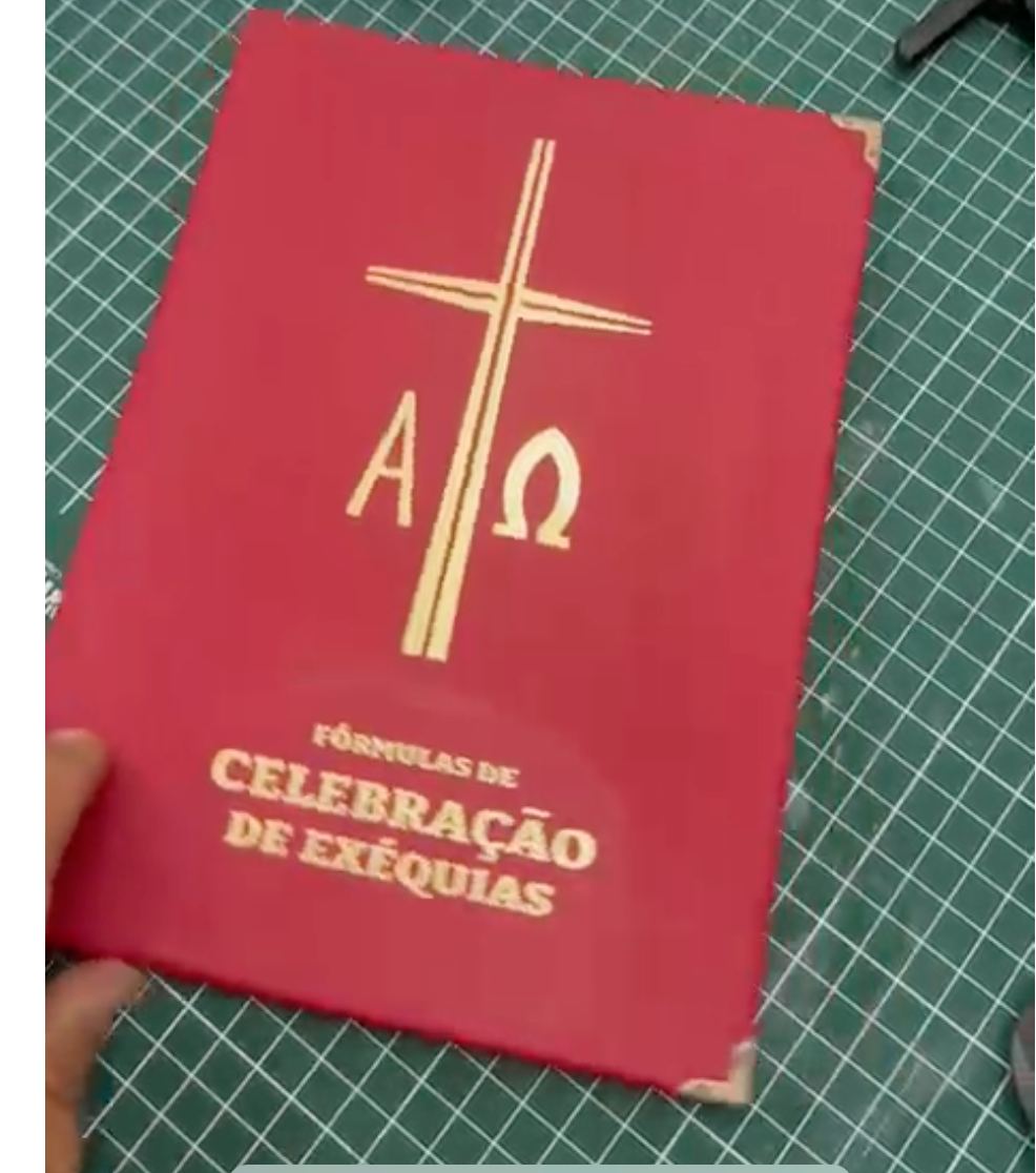 Restauração e encadernação de livro litúrgico